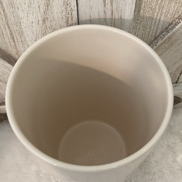 Rae Dunn Queen Bee Kind Crown Canister with Wooden Lid - Picture 5 of 8